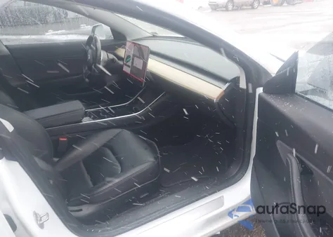 2019 Tesla Model 3 Long Range/Performance z USA, uszkodzony, nr VIN 5YJ3E1EB3KF199614